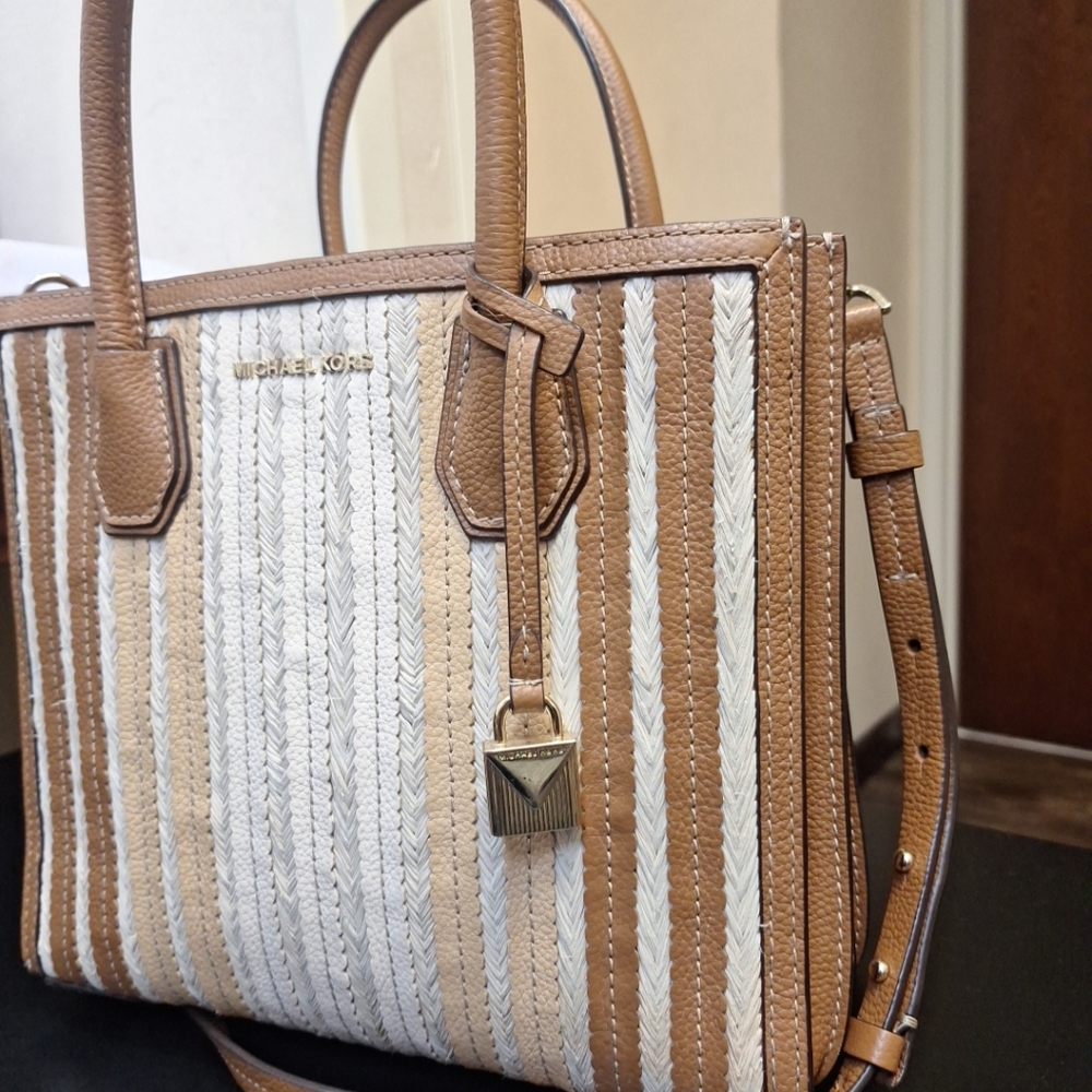 Michael Kors Mercer Medium Tan Cream Leather Messenger Bag Purse Crossbody - Picture 2 of 11